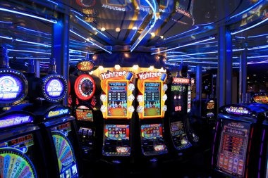 link jualtoto live casino interface with baccarat and Dragon Tiger tables